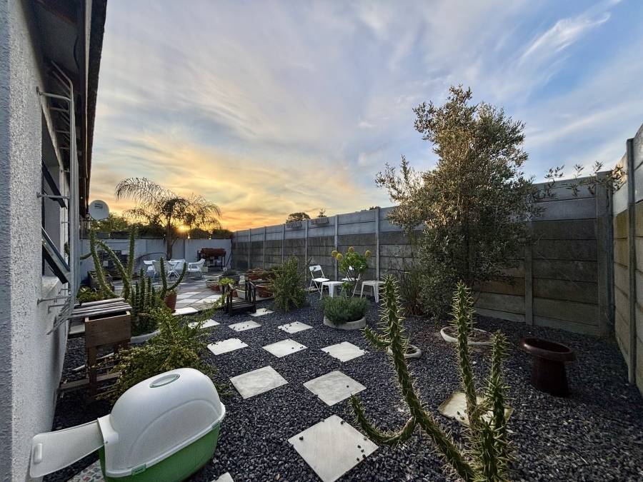 3 Bedroom Property for Sale in Loucharmante Western Cape
